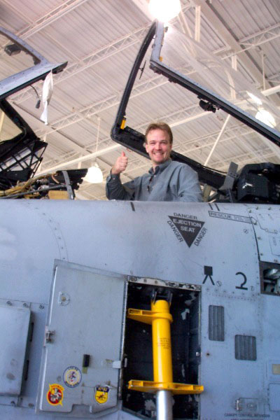 Joe im Cockpit der A-10